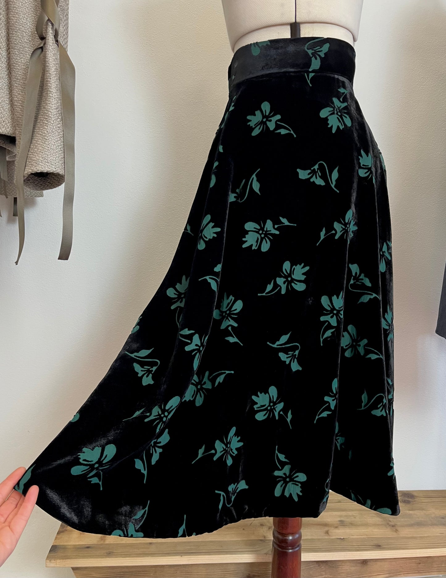 Gonna midi in velluto campionario AW22-23