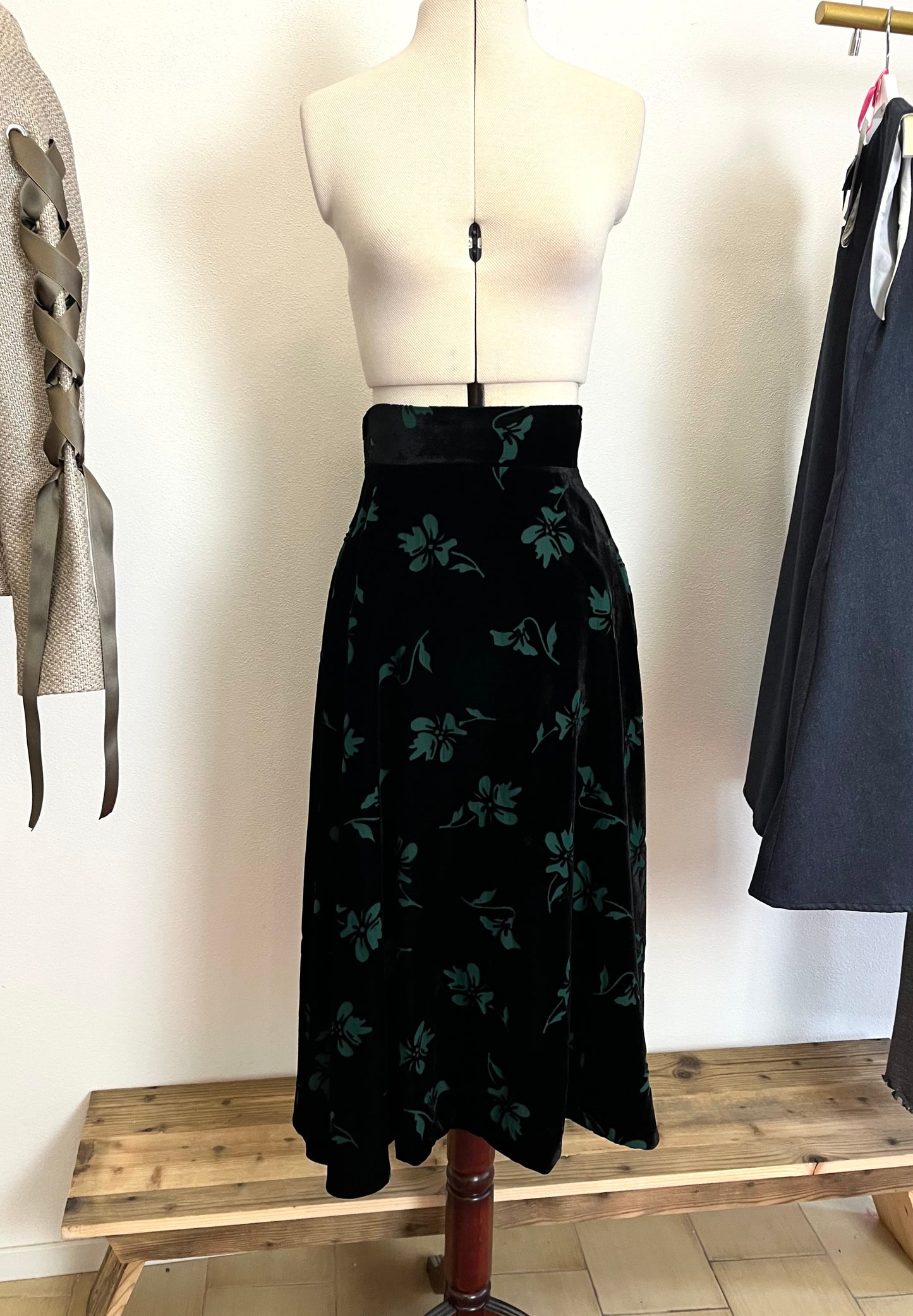 Gonna midi in velluto campionario AW22-23